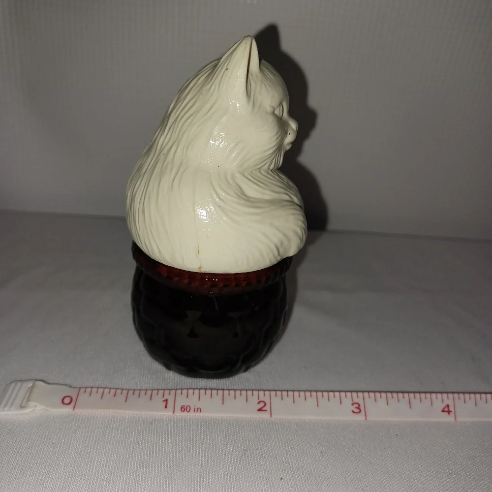 Avon Vintage Collector Ceramic Cat Figurine with Black Glass Base